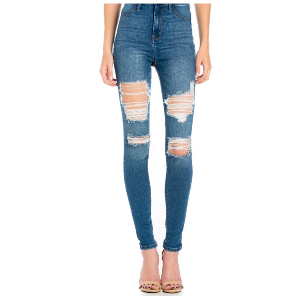 NWT Cello high rise distressed jeans